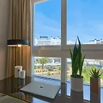 Stylish Penthouse With Jacuzzi - By Welcomely Торевьиа
