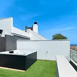 Stylish Penthouse With Jacuzzi - By Welcomely *