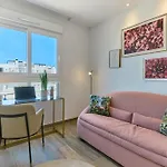 Апартаменты Stylish Penthouse With Jacuzzi - By Welcomely Торевьиа