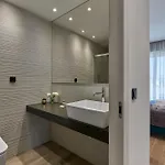 Stylish Penthouse With Jacuzzi - By Welcomely Торевьиа