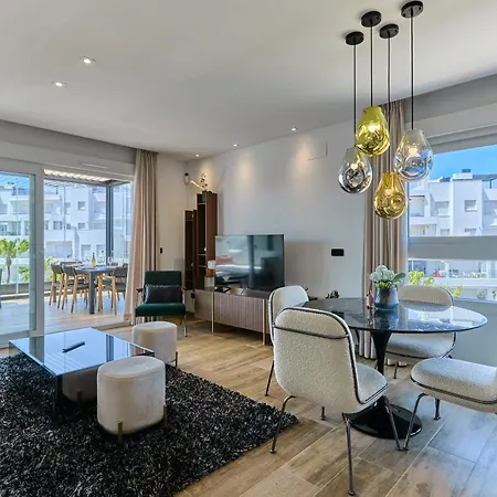 Stylish Penthouse With Jacuzzi Apartment