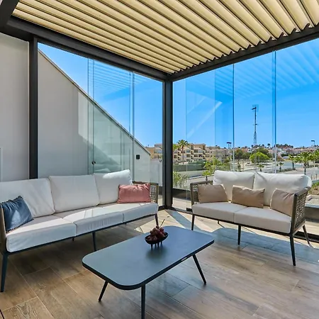 Stylish Penthouse With Jacuzzi Apartment