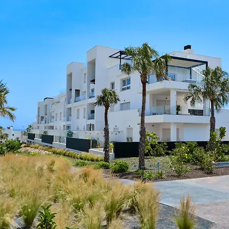 דירה Stylish Penthouse With Jacuzzi - By Welcomely