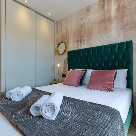 Stylish Penthouse With Jacuzzi Apartment *