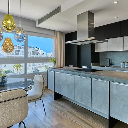 Stylish Penthouse With Jacuzzi
