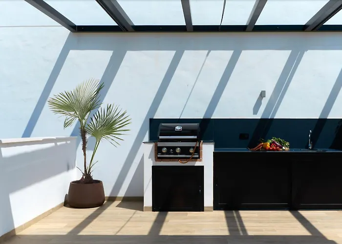 Stylish Penthouse With Jacuzzi - By Welcomely