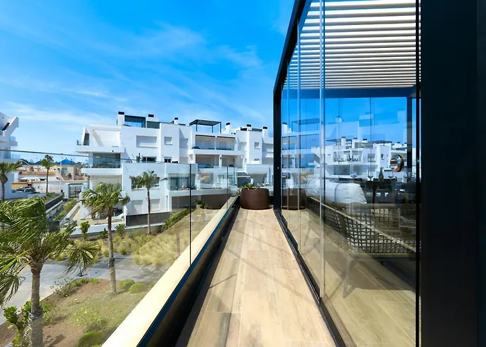 Stylish Penthouse With Jacuzzi - By Welcomely * טורבייחה