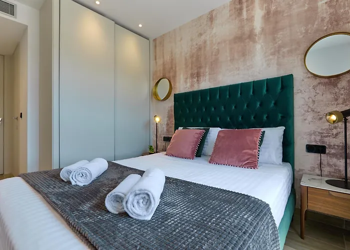 Stylish Penthouse With Jacuzzi - By Welcomely Διαμέρισμα *