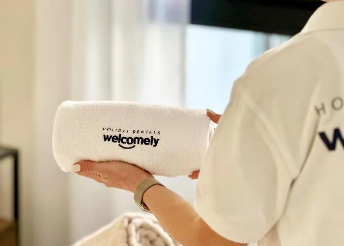 Stylish Penthouse With Jacuzzi - By Welcomely דירה טורבייחה