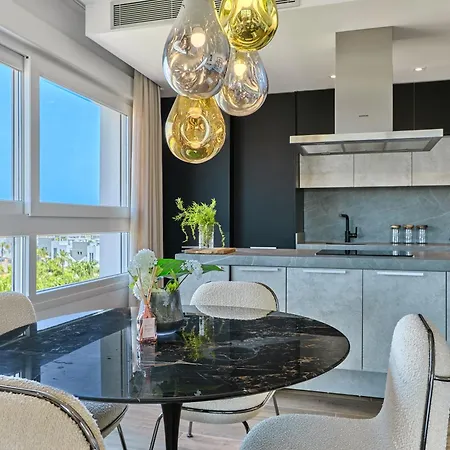 Stylish Penthouse With Jacuzzi - By Welcomely Lägenhet Torrevieja