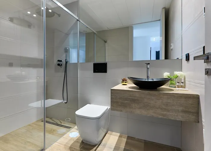 Lägenhet Stylish Penthouse With Jacuzzi - By Welcomely