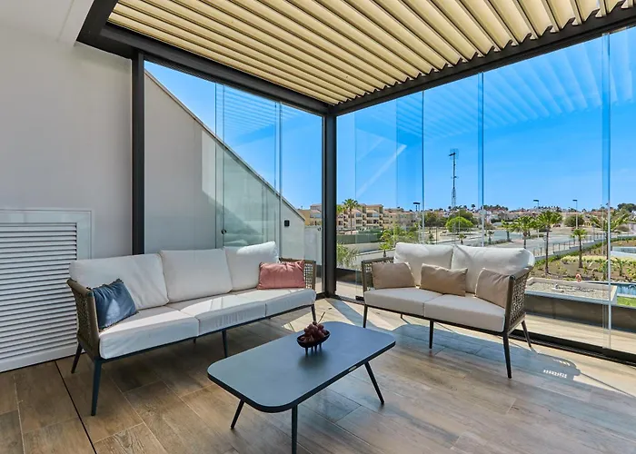 Stylish Penthouse With Jacuzzi - By Welcomely Lägenhet