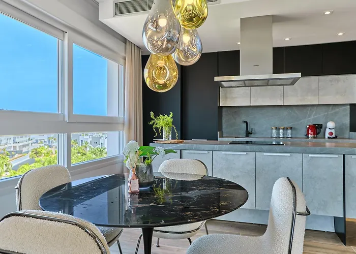 Stylish Penthouse With Jacuzzi - By Welcomely Lägenhet Torrevieja