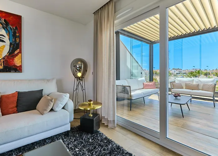 Stylish Penthouse With Jacuzzi - By Welcomely *