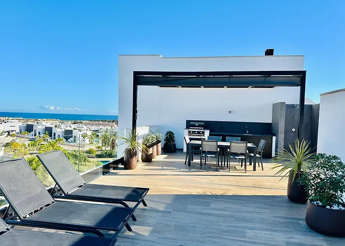 Stylish Penthouse With Jacuzzi - By Welcomely Lägenhet *